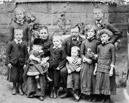 Charles Frederick PRICE and family at Oak Bank Lodge cottage